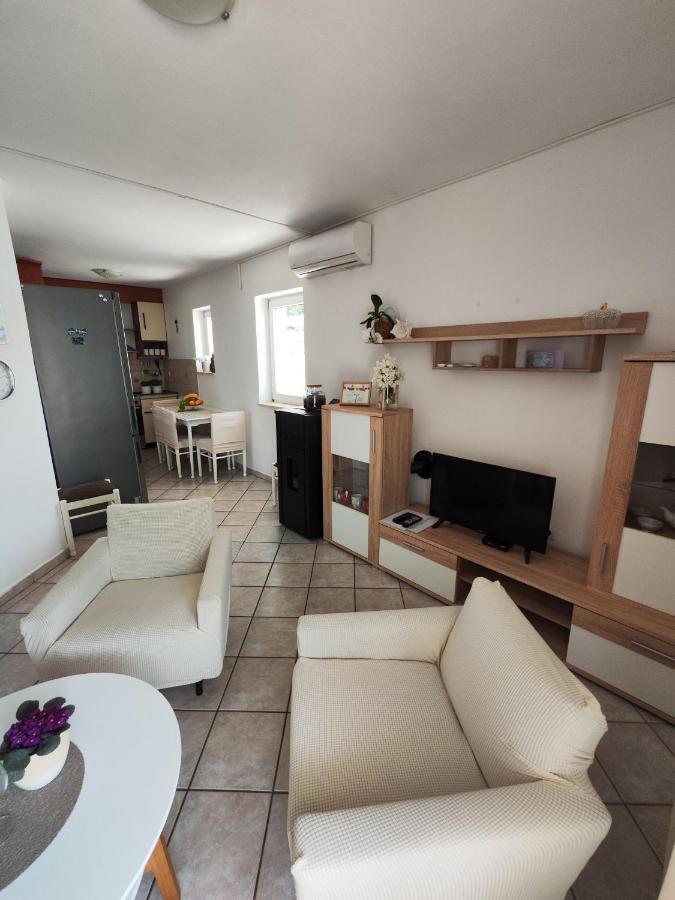 Apartments Snjezana Novi Vinodolski Eksteriør bilde